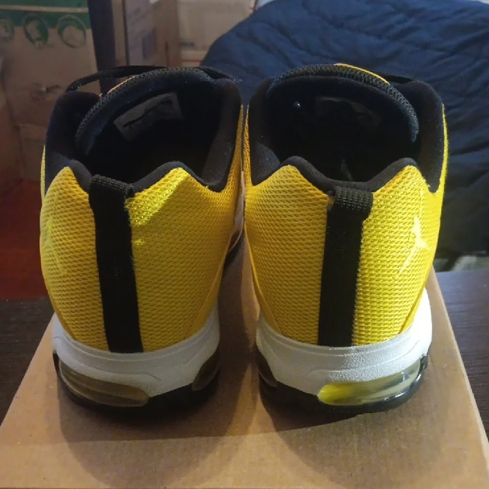 Air Jordan Comfort (CMFT) Rare Air Max 10 (2011) 'Yellow' Men 9.5 W 11 EUC W/BOX